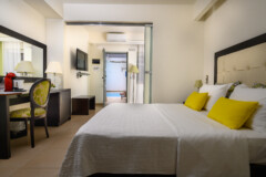 suite shared pool indoor 2