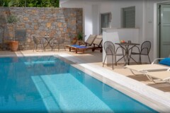 suite sharing pool outdoor