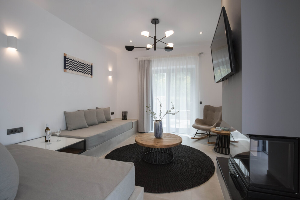 12. Θάλασσα Καθιστικό & Μπαλκονόπορτα - Thalassa Living Room & Balkony Door