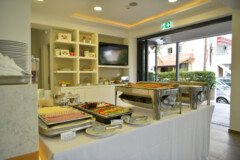 breakfast room