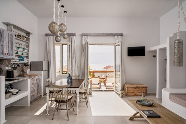One Bedroom Poolside Suite w Sea View #8 Dining Kitchen
